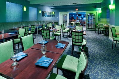 Hotel Trilogy Albany Airport Tapestry Collection