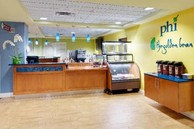 Hotel Trilogy Albany Airport Tapestry Collection