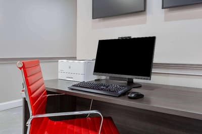 Ramada by Wyndham Hartford North / Bradley Airport