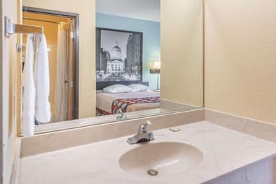 Super 8 by Wyndham Martinsville