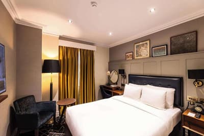 100 Queens Gate Hotel, Curio Collection by Hilton