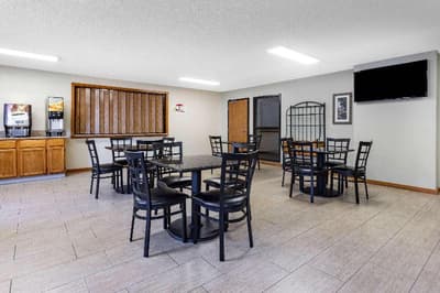 Super 8 by Wyndham La Crosse