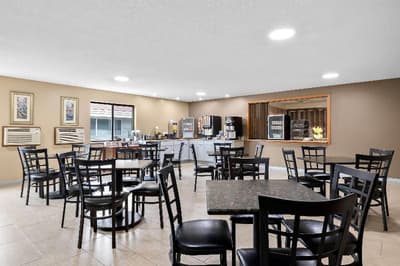 Super 8 by Wyndham La Crosse