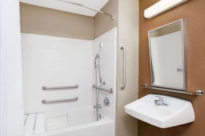 Microtel Inn & Suites By Wyndham Breaux Bridge