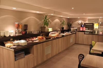 Kyriad Lyon Est - Saint Bonnet De Mure