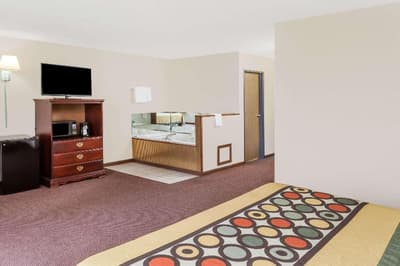 Super 8 by Wyndham Lincoln