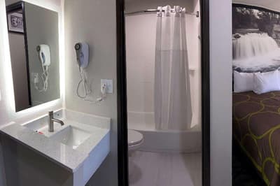 Super 8 by Wyndham York NE