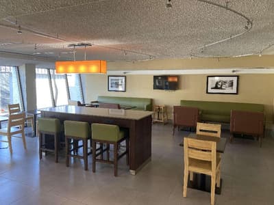 Wingate by Wyndham Lincoln Airport East