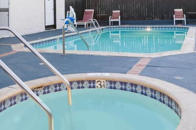 Days Inn by Wyndham Castaic Six Flags Magic Mountn