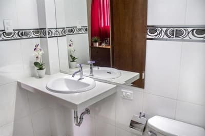 Manhattan Inn Airport Hotel