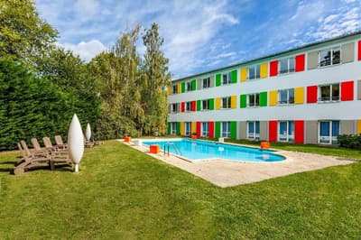 Hotel Full Colors