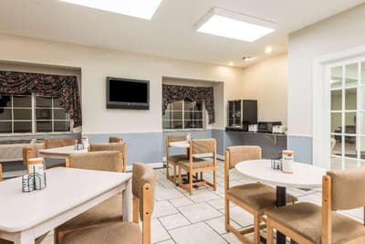 Microtel Inn & Suites By Wyndham Kansas City Airp