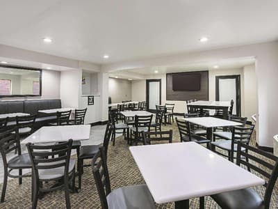 La Quinta Inn & Suites by Wyndham Minneapolis NW