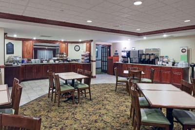 Country Inn & Suites by Radisson, Milwaukee West (