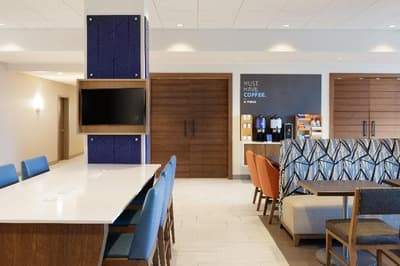 Holiday Inn Express and Suites Chicago Matteson