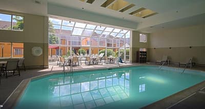 Chicago Club Inn Suites
