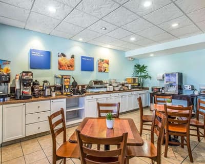 Comfort Inn & Suites Levittown