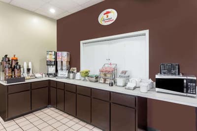 Super 8 by Wyndham Port Wentworth Savannah Area