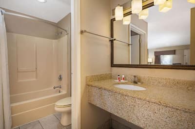 Super 8 by Wyndham Port Wentworth Savannah Area