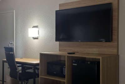 Super 8 by Wyndham Monroe