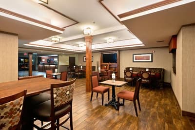 Holiday Inn Express Show Low
