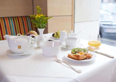 Living Hotel an der Oper by Derag