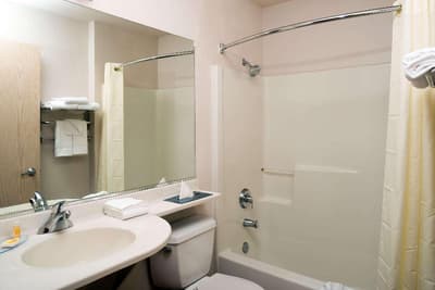 Days Inn & Suites by Wyndham Spokane Airport