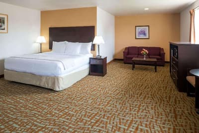 Days Inn & Suites by Wyndham Spokane Airport