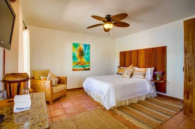 Hatchet Caye Resort