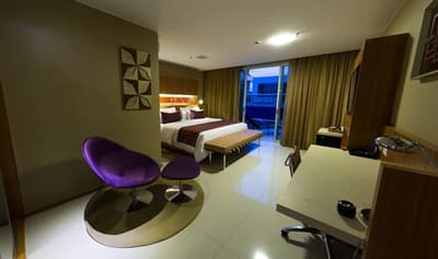 Jade Hotel