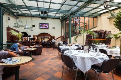 Café de Rome Business Hotel