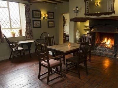 Hadley Bowling Green Inn