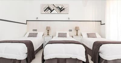 Hostal Gran Via 63 Rooms