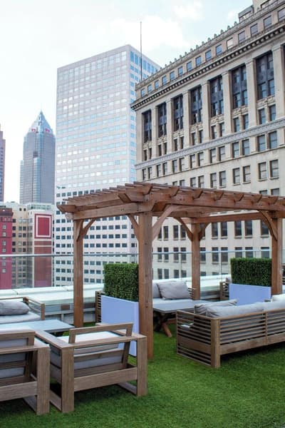 Metropolitan at the 9, Autograph Collection