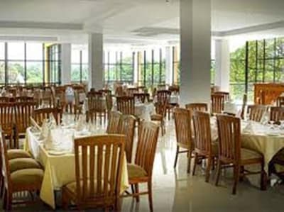 Oak-Ray Regency Hotel