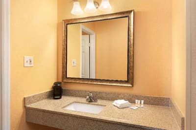 Days Inn by Wyndham Queensbury Lake George