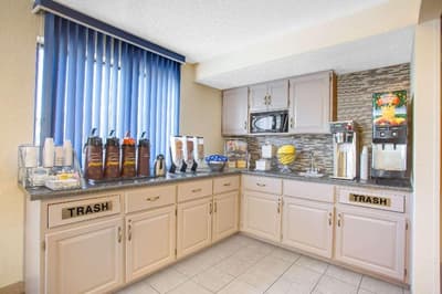 Super 8 by Wyndham Lewisburg