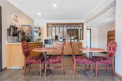 Super 8 by Wyndham Burnham/Lewistown