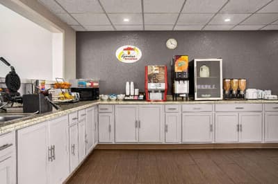 Super 8 by Wyndham Gainesville TX