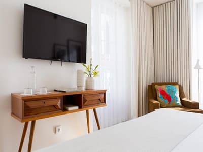 The 8 Down Town Suites