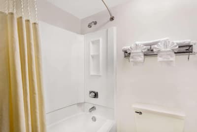 Days Inn by Wyndham Indianapolis Off I-69