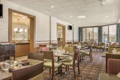 Ramada Plaza by Wyndham Fayetteville Fort Bragg 