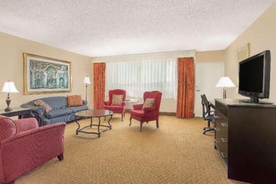 Ramada Plaza by Wyndham Fayetteville Fort Bragg 