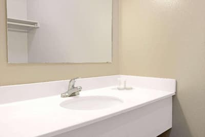 Super 8 by Wyndham Eureka/Six Flags Nearby