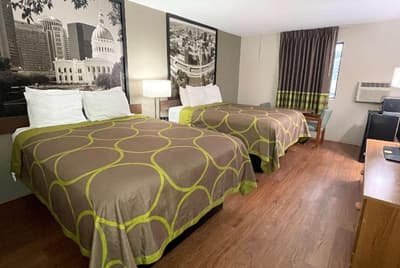 Super 8 by Wyndham Eureka/Six Flags Nearby