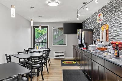 Super 8 by Wyndham Brownsburg