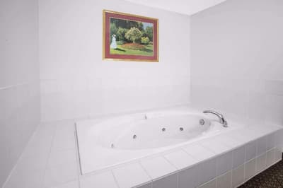 Super 8 by Wyndham Galva