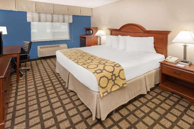 Baymont by Wyndham Galesburg