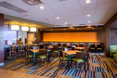 Fairfield Inn & Suites Lincoln Southeast