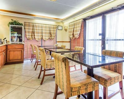 Econo Lodge Inn & Suites Griffin